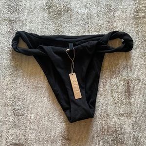 SKIMS TWIST COLLECTION BLACK BIKINI BOTTOMS NEW NEVER WORN WITH TAGS